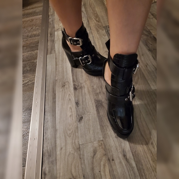 Boots - Picture 4 of 4